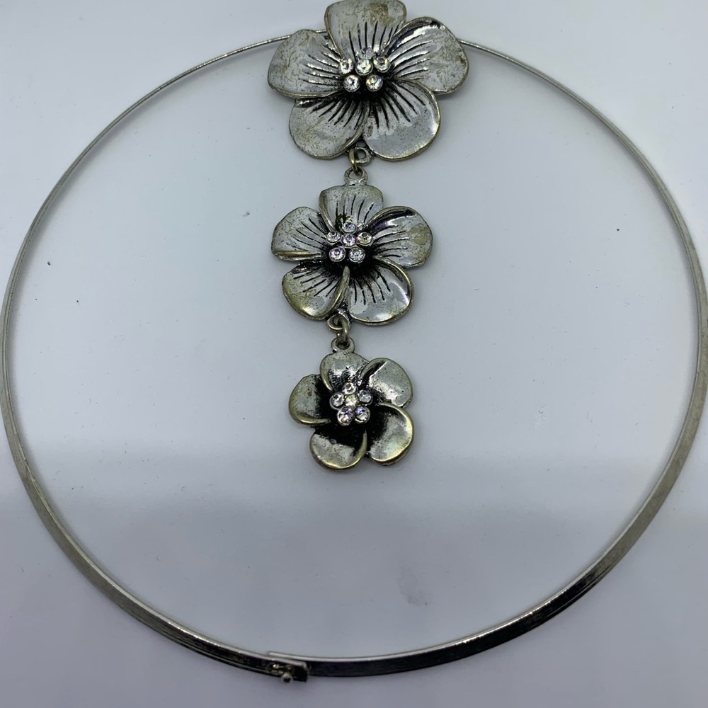 Silver necklace with pendant
